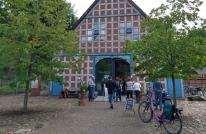 © Etappenziel im Wendland: Das Rundlingsmuseum Lübeln bringt die einzigartigen Dörfer der Region näher. Foto: djd/HeideRegion/Kathrin Arlt