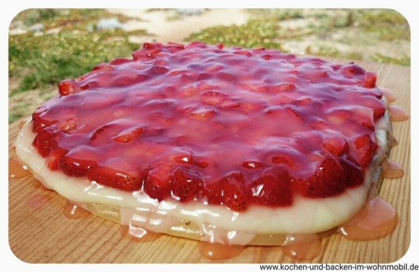 Strawberry cake in a pan | © Foto: Doreen Düe