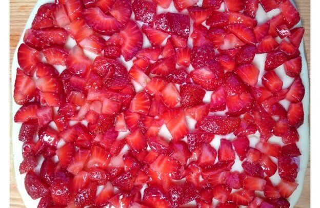 Strawberry cake in a pan | © Foto: Doreen Düe