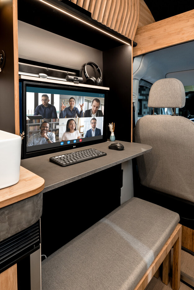 Alpine Cross Cabin Signature Working Area | © ALPS ALPINE Europe GmbH