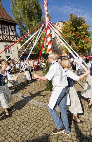 Weissenbrunn, Beer and Castle Road | © Trachenkirchweih in Weissenbrunn © Frankenwald Tourismus