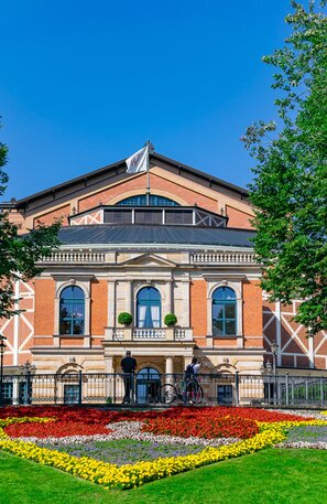 Bayreuth – Richard Wagner Festival Theatre, Beer and Castle Road | © Bayreuth - Richard Wagner Festspielhaus © Bayreuth Marketing Tourismus GmbH Kratzer
