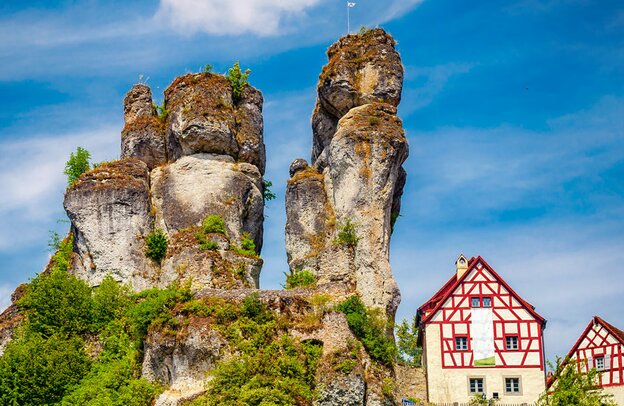 Burgfels and Tüchersfeld rock village in Franconian Switzerland, Beer and Castle Route | © Burgfels und Felsendorf Tüchersfeld in der fränkischen Schweiz © mojolo - stock.adobe.com