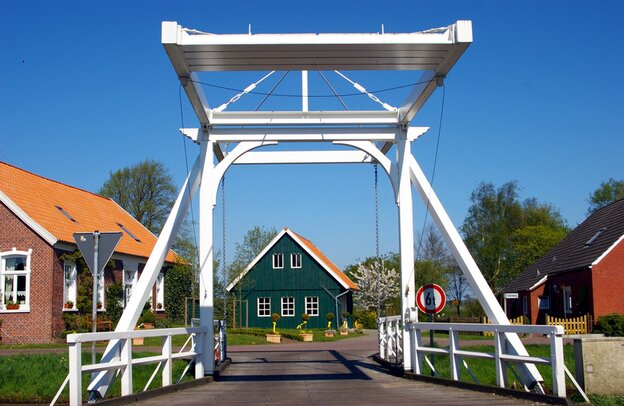 © Brückenhaus Westgroßefehn © Deutsche Fehnroute