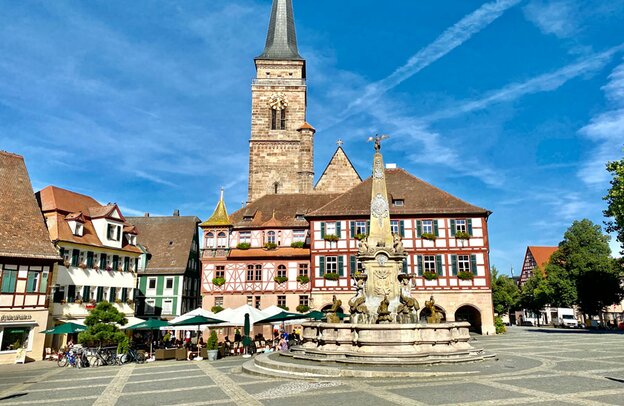 © Schwabach, Rataus mit dem goldenen Dach © Deutsche Spielzeugstraße