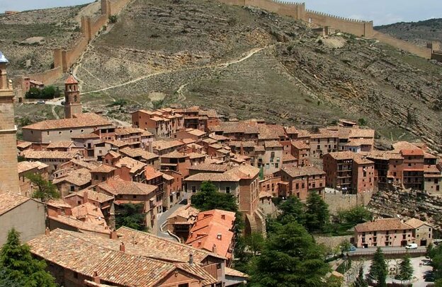 Muralla y pueblo, Albarracín | © Muralla y pueblo, Albarracín | Consorcio Camino del Cid