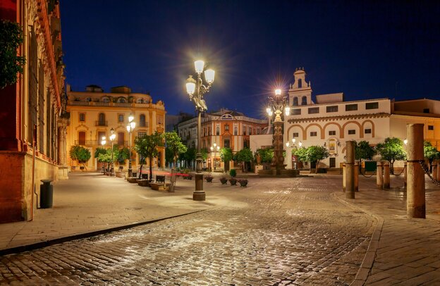 Plaza de la Virgen de los Reyes - Seville | © Plaza de la Virgen de los Reyes - Sevilla © pillerss adobe.stock.com
