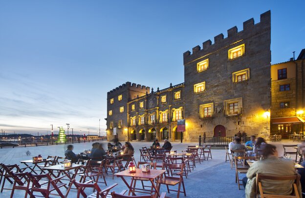 Terraza y Palacio Revillagigedo | © Terraza y Palacio Revillagigedo | Turismo Asturias - Noé Baranda