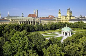 Munich, Hofgarten – Residenz – Theatinerkirche | © Munich, Hofgarten – Residenz – Theatinerkirche, Foto: digitalog - stock.adobe.com
