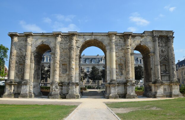 Porte de Mars - Reims, Champagne | © Porte de Mars - Reims, ©Carole Raddato from Frankfurt, Germany, CC BY-SA 2.0, via Wikimedia Commons