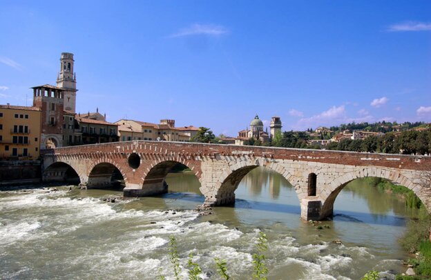 © Ponte Pietra (100 v. Chr.) Verona © Wikipedia, Io Scaligero