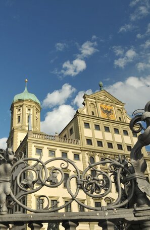 © Rathaus Augsburg mit Perlachtur und Augustusbrunnen © Regio Augsburg Tourismus GmbH Friedrich Stettmayer