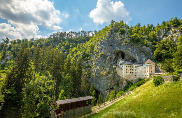 Postojna Cave and Predjama Castle, Slovenia Camping Motorhome Route | © Postojna Cave and Predjama Castle - Foto: Gunter - stock.adobe.com